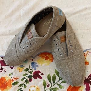 Women’s Grey Toms Sneaker Like Shoe
